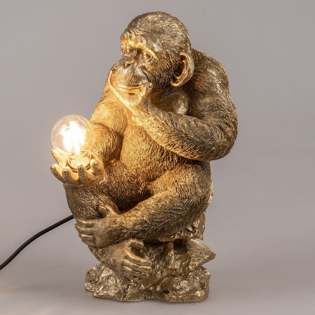 Tischlampe „Goldener Affe“ – 25 × 41 cm, aus Kunststein