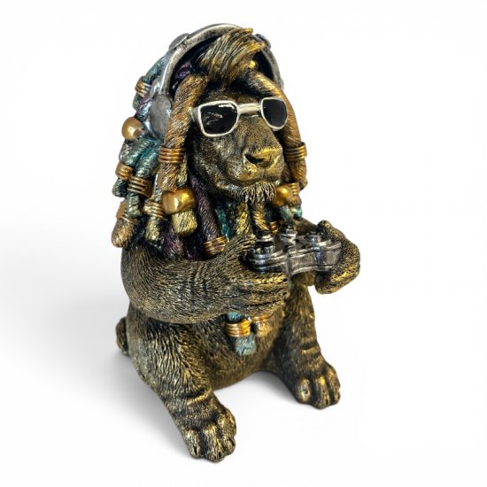 Löwe Figur Rasta Gaming – moderne Tierfigur aus Kunstharz mit Controller