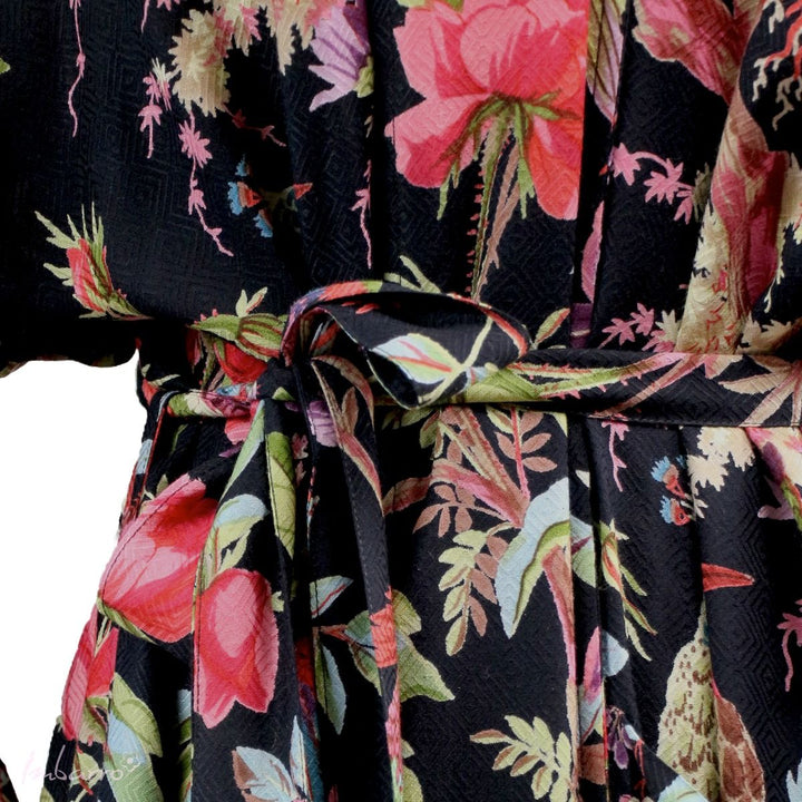 Tier Kimono Schwarz Multi – eleganter Kimono mit exotischen Vogelmotiven