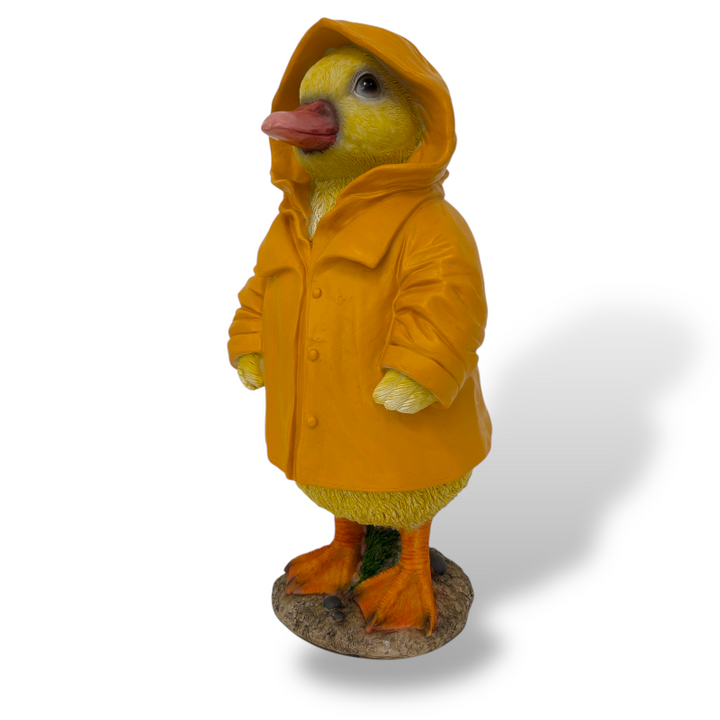 Dekofigur Ente mit Regenmantel – charmante Tierfigur aus Kunstharz in Gelb und Orange