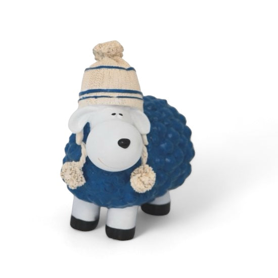 Deko Schaf mit Bommelmütze Blau aus Kunstharz – winterliche Tierfigur für Haus und Weihnachtsdekoration