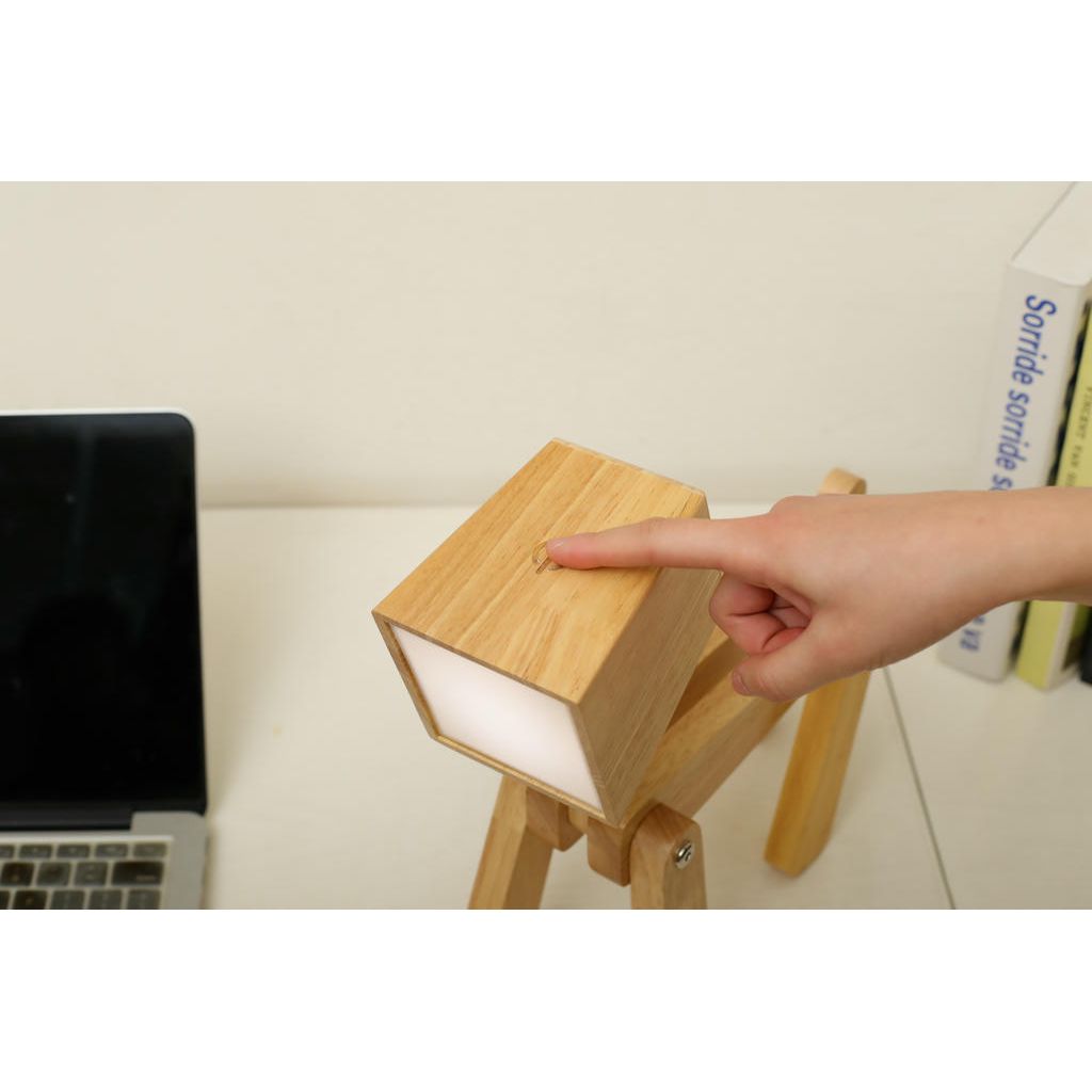 Tischleuchte Hund Charlie – moderne Holzlampe mit Akku, Touchfunktion und flexiblem Design