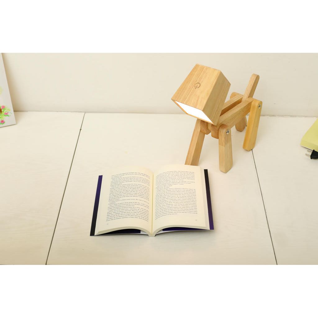 Tischleuchte Hund Charlie – moderne Holzlampe mit Akku, Touchfunktion und flexiblem Design