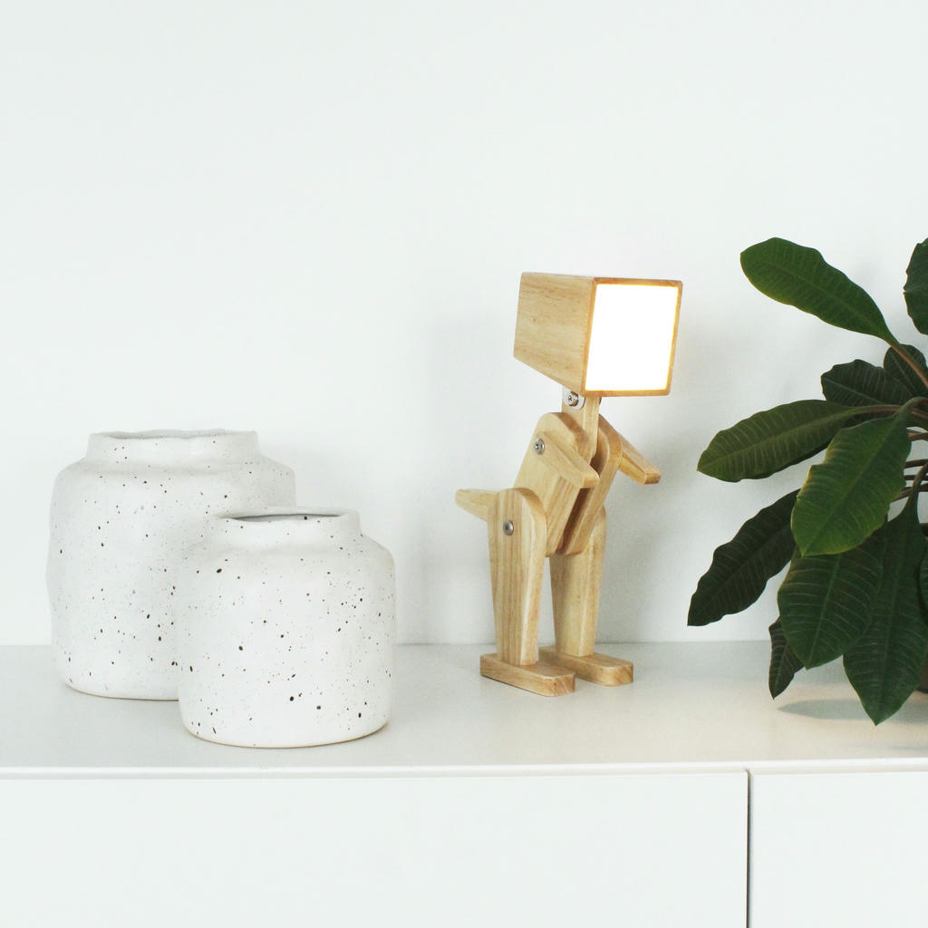 Tischleuchte Dino Spike – kreative Holzlampe mit Akku, Touchfunktion und flexiblem Design