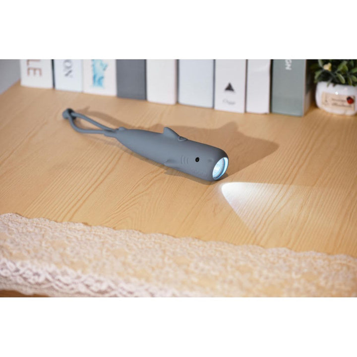 Taschenlampe Hai aus Silikon mit Akku – coole LED Leuchte im maritimen Design