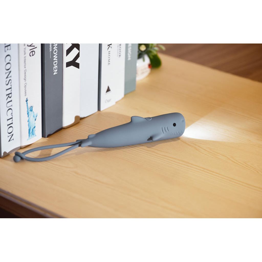 Taschenlampe Hai aus Silikon mit Akku – coole LED Leuchte im maritimen Design