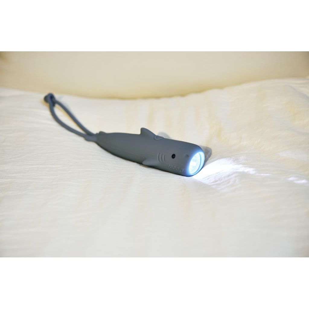 Taschenlampe Hai aus Silikon mit Akku – coole LED Leuchte im maritimen Design
