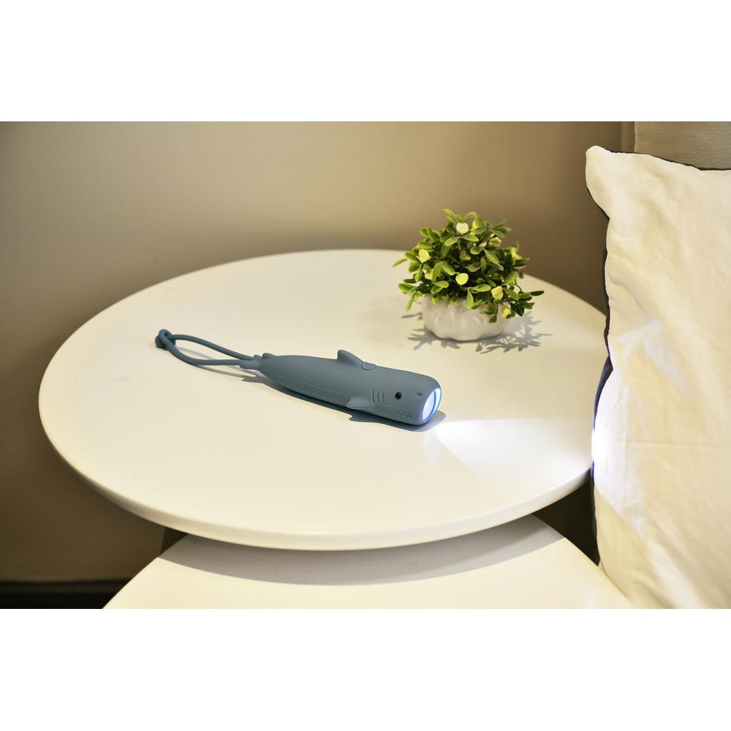 Taschenlampe Hai aus Silikon mit Akku – coole LED Leuchte im maritimen Design