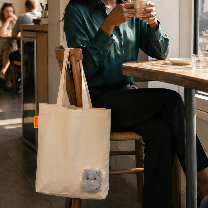 Stofftasche Peeky Hippo mit Plüschmotiv in Creme