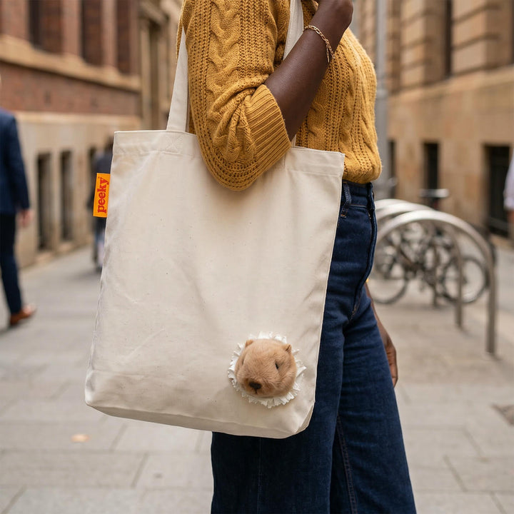 Stofftasche Peeky Capybara mit Plüschmotiv in Creme