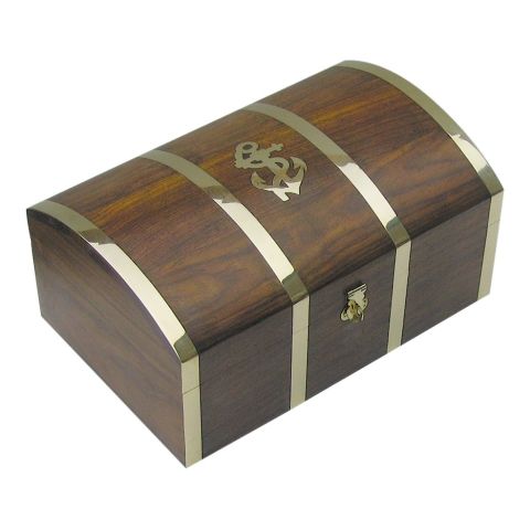 Schatztruhe mit Anker – große maritime Holztruhe aus Holz und Messing