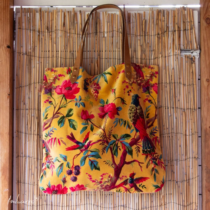 Shopper Tasche Paradise – elegante Samttasche mit floralem Design in Gelb