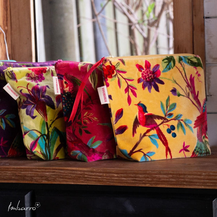 Kosmetiktasche Blossom – stilvolle Samttasche mit floralem Vogelmotiv in 9 Farben