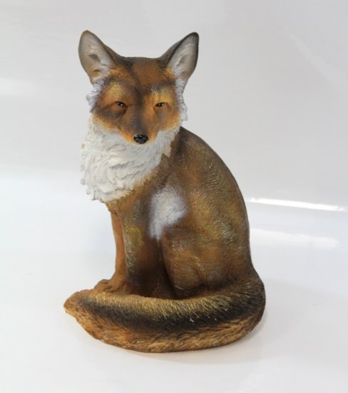 Fuchs Figur sitzend aus Kunstharz – dekorative Tierfigur für Garten und Wohnraum, 37 cm