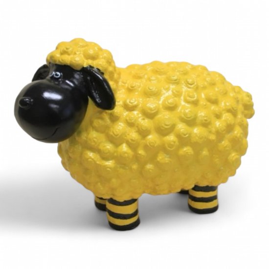 Deko Schaf Gelb mit gestreiften Socken aus Kunststein – originelle Tierfigur für Haus und Garten