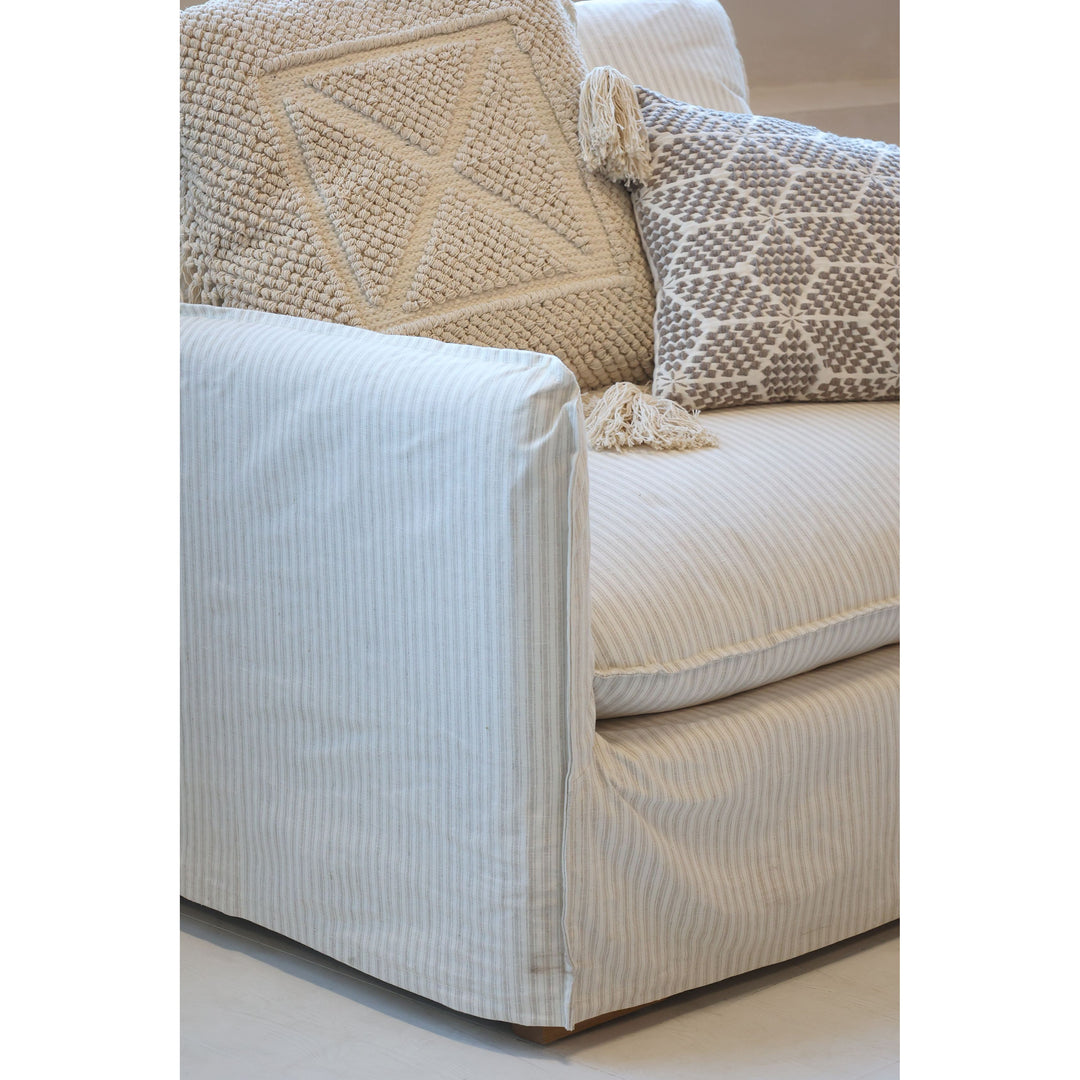 Sessel Malo aus Leinen mit 3 Kissen in Creme und Latte