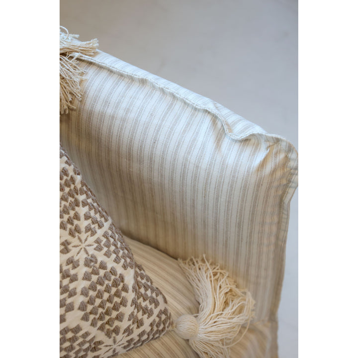 Sessel Malo aus Leinen mit 3 Kissen in Creme und Latte