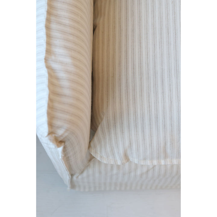 Malo Sofa aus Leinen mit 5 Kissen in Creme und Latte