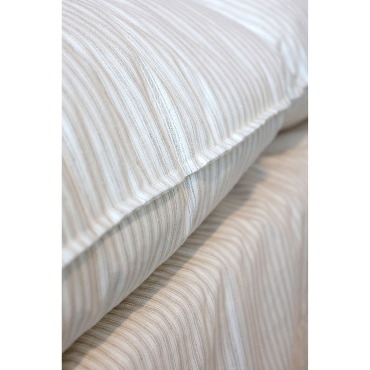 Malo Sofa aus Leinen mit 5 Kissen in Creme und Latte
