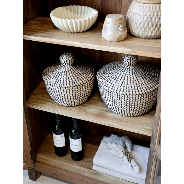 Skandinavischer Vitrinen Schrank aus Recyclingholz – Luxurelle Nordic Patina