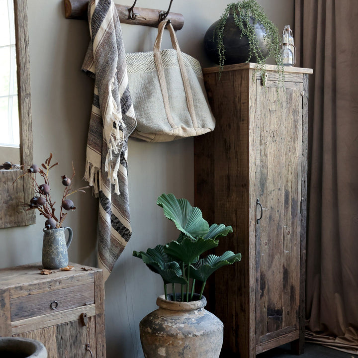 Skandinavischer Schrank aus Recyclingholz – Luxurelle Nordic Patina