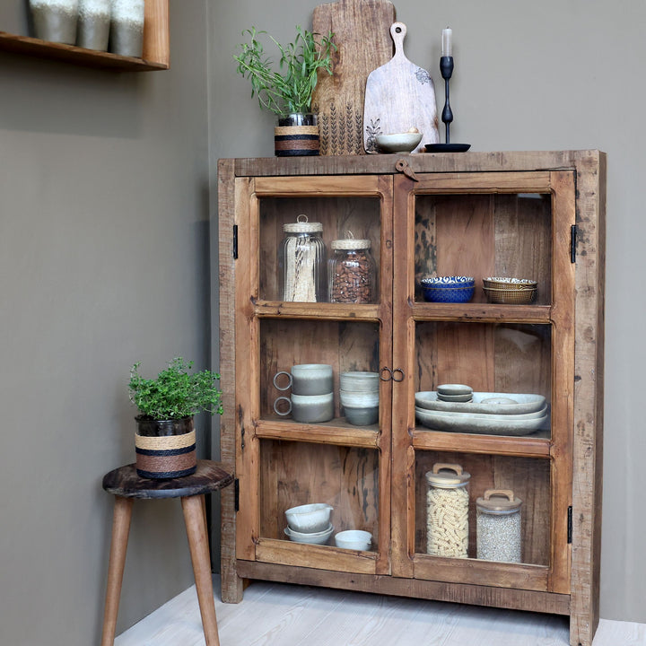 Skandinavischer Vitrinen Schrank aus Recyclingholz – Luxurelle Nordic Patina