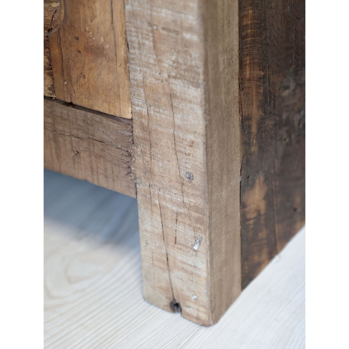 Skandinavischer Vitrinen Schrank aus Recyclingholz – Luxurelle Nordic Patina