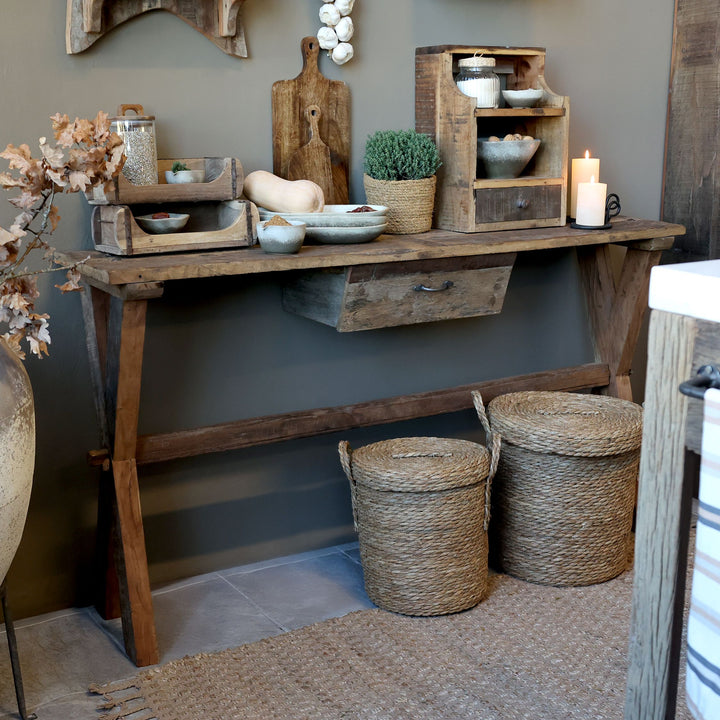 Skandinavischer Tisch mit Schublade aus Recyclingholz – Luxurelle Nordic Patina