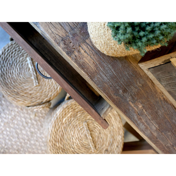 Skandinavischer Tisch mit Schublade aus Recyclingholz – Luxurelle Nordic Patina