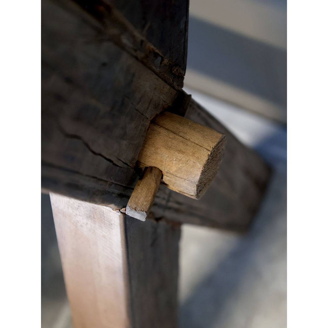 Skandinavischer Tisch mit Schublade aus Recyclingholz – Luxurelle Nordic Patina