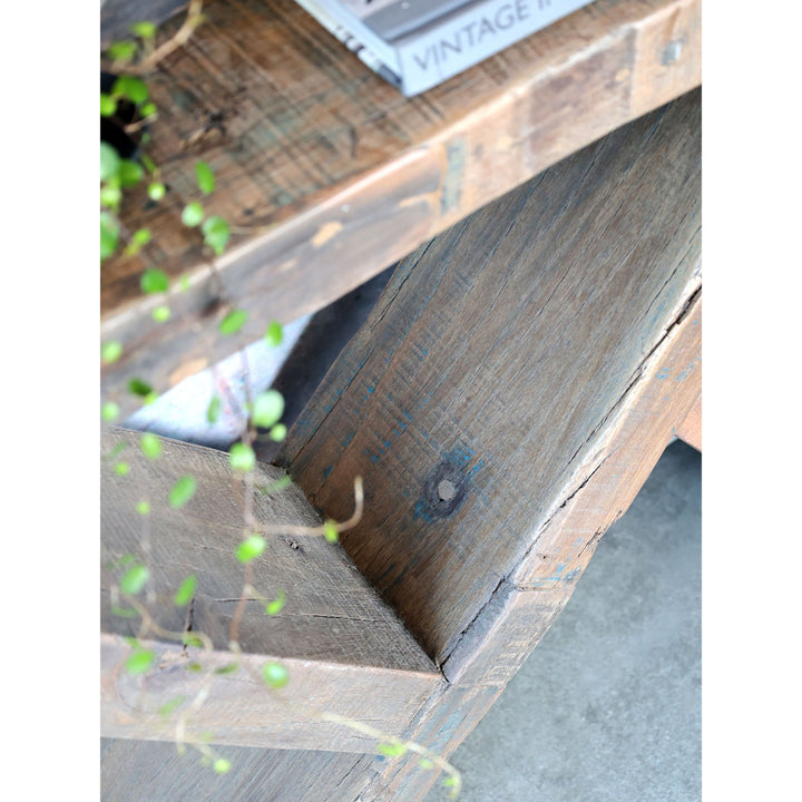 Skandinavischer Anrichtetisch aus Recyclingholz – Luxurelle Nordic Patina
