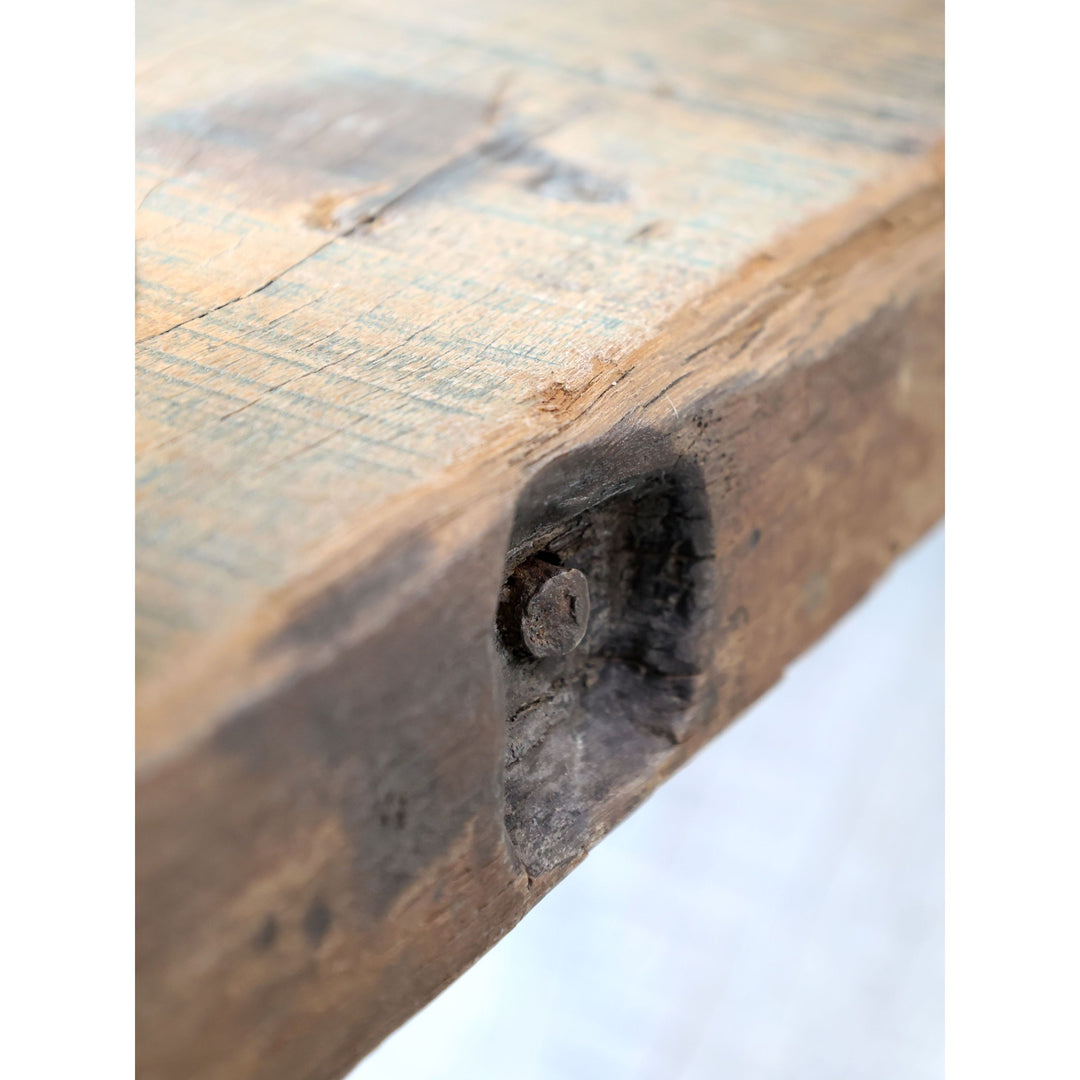 Skandinavischer Anrichtetisch aus Recyclingholz – Luxurelle Nordic Patina