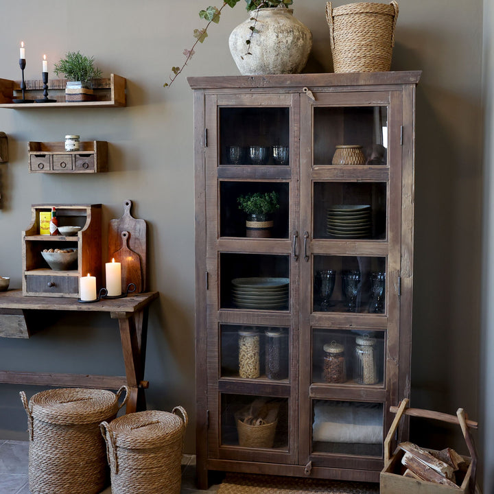 Skandinavischer Vitrinen Schrank aus Recyclingholz – Luxurelle Nordic Patina