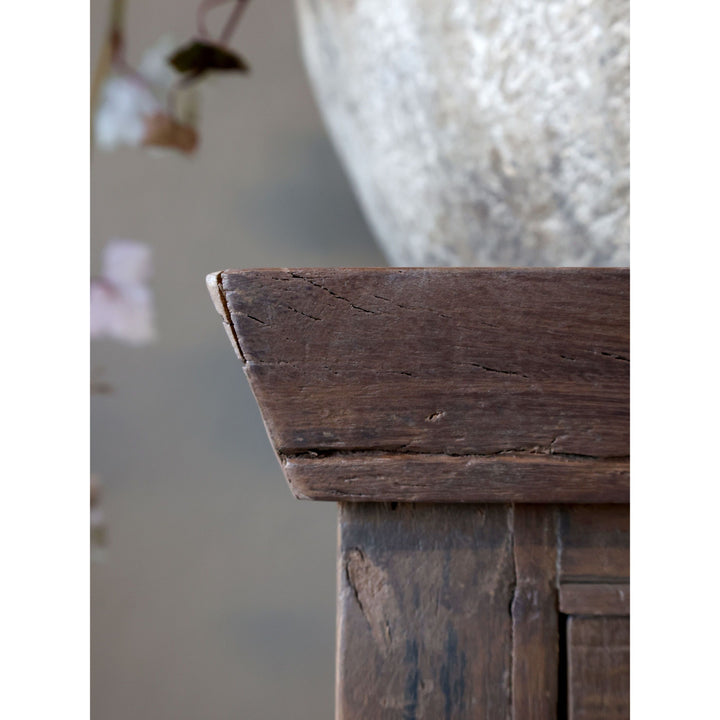 Skandinavischer Vitrinen Schrank aus Recyclingholz – Luxurelle Nordic Patina