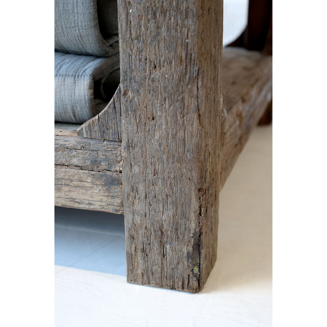 Skandinavischer Couchtisch aus Recyclingholz