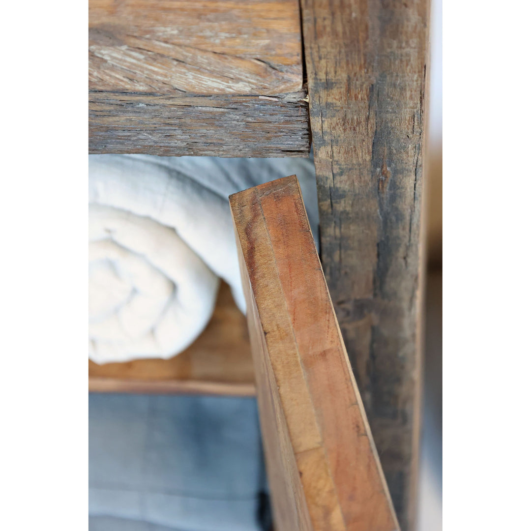 Schrank mit Türen und Schubladen aus Recyclingholz – Luxurelle Nordic Patina