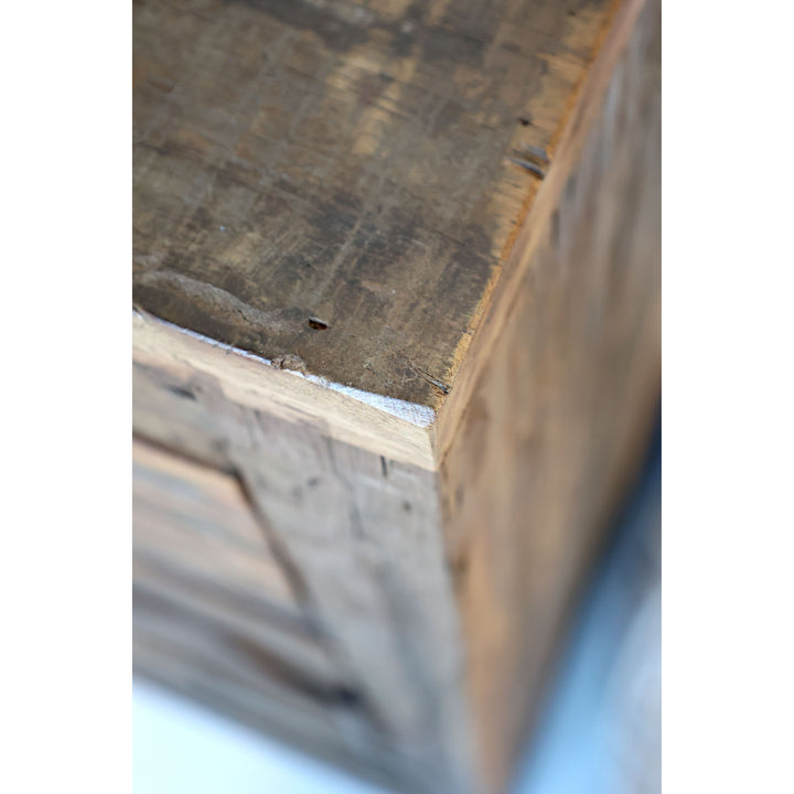 Schrank mit Türen und Schubladen aus Recyclingholz – Luxurelle Nordic Patina