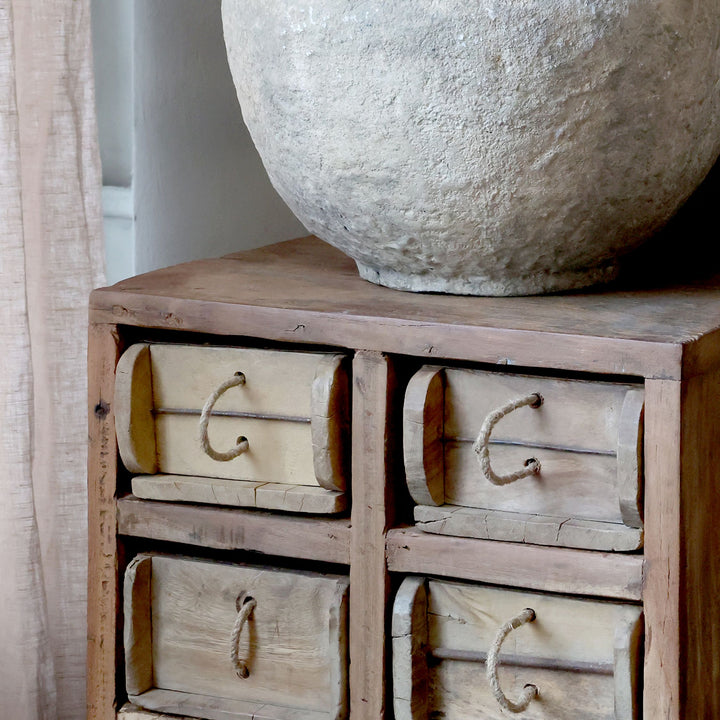 Skandinavische Kommode mit 10 Backsteinformen aus Recyclingholz – Luxurelle Nordic Patina