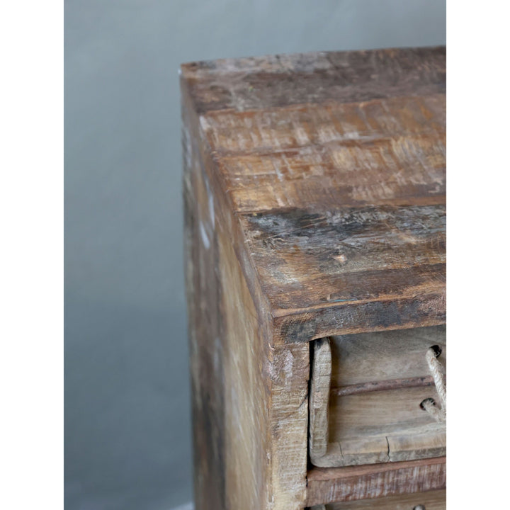 Skandinavische Kommode mit 10 Backsteinformen aus Recyclingholz – Luxurelle Nordic Patina