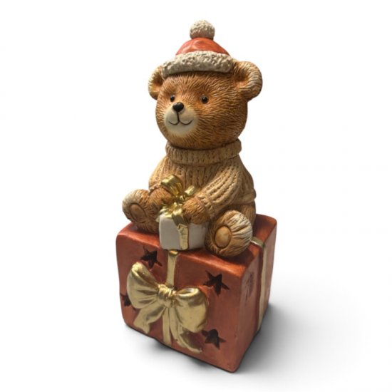 Weihnachtsbär auf Geschenkbox, dekorative Weihnachtsfigur aus Kunstharz, 19 cm