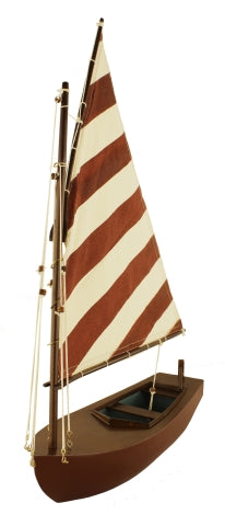 Segelboot – maritime Deko aus Holz mit Stoffsegel in Rotbraun