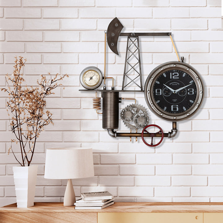 Wanduhr Ölförderturm aus Metall mit Thermometer