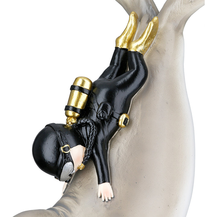 Figur Robbe „Scuba“ – maritime Dekofigur mit Taucher aus Kunstharz im 2er Set