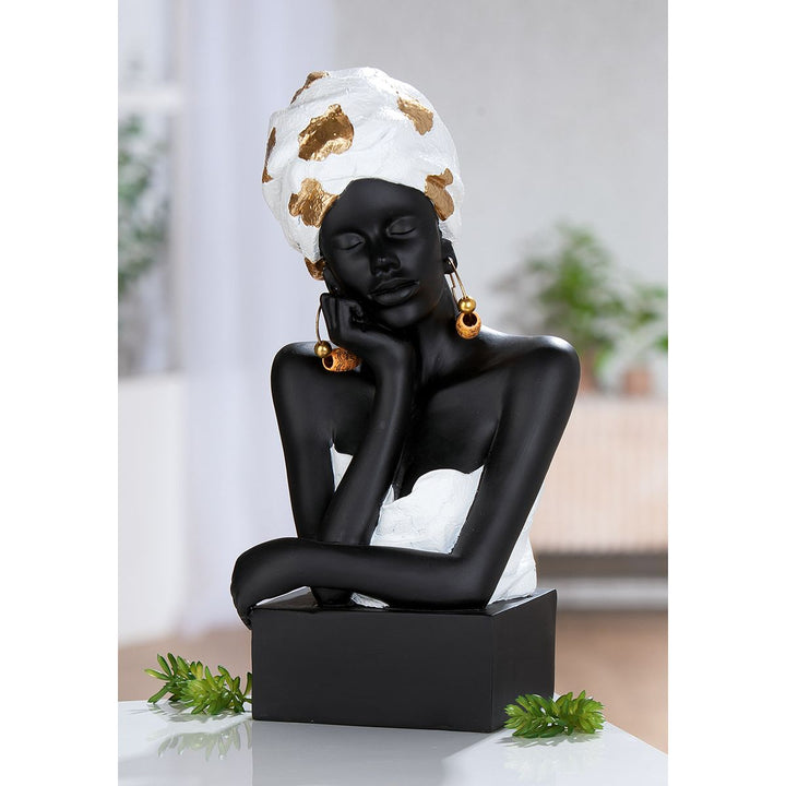 Figur Frau Jutei – moderne Kunstfigur mit stilvoller Ausstrahlung