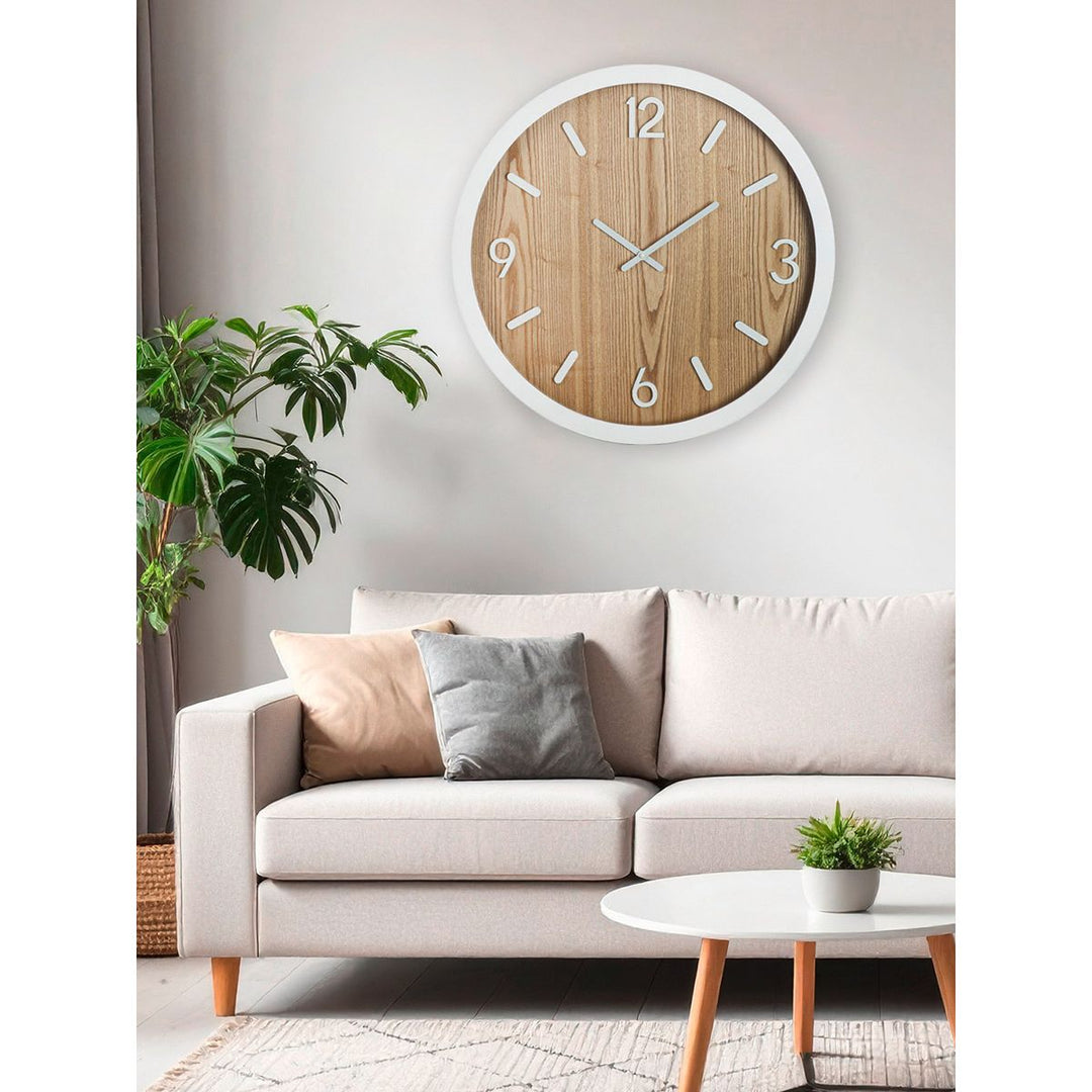 Wanduhr Arlington – moderne Wanduhr aus MDF in Holzoptik mit weißen Akzenten