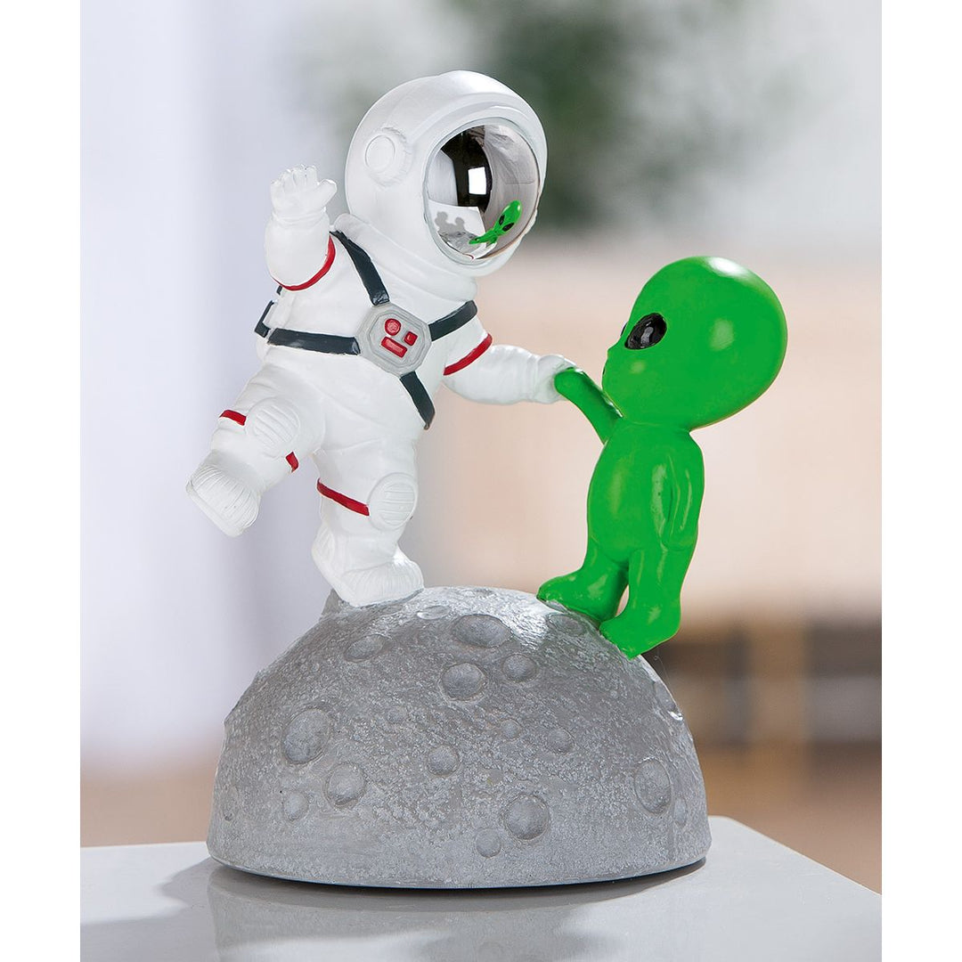 Dekofigur Alien Astronaut Noko – humorvolle Weltraum Szene aus Kunstharz