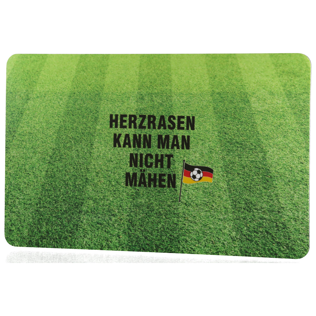Frühstücksbrettchen Fußball „Herzrasen kann man nicht mähen“ – 4er Set Brettchen Grün