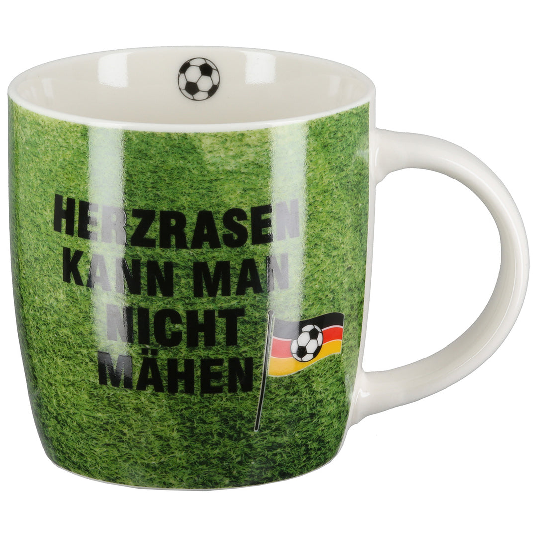 Tasse Fußball „Herzrasen kann man nicht mähen“ – 2er Set Porzellan Becher Fußball Grün