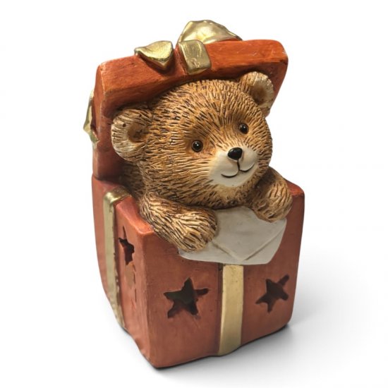 Weihnachtsbär im Geschenk, dekorative Weihnachtsfigur aus Kunstharz, 14 cm