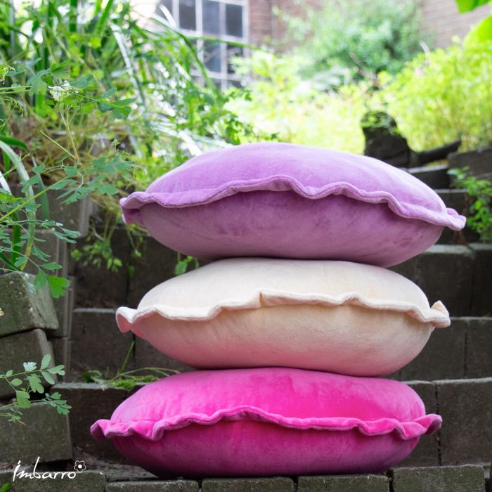 Kissen Round Ruffle Purple – rundes Samtkissen mit dekorativem Rüschenrand